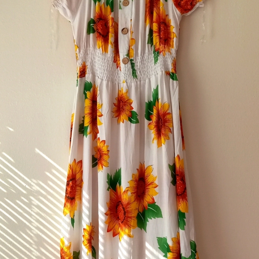 Beautiful Maxi Dress with Sunflower Print 2X Brand new with tags. - Picture 3 of 5